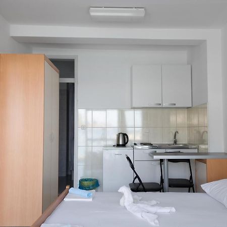 דרבניק Apartments Ivica - Beachfront מראה חיצוני תמונה