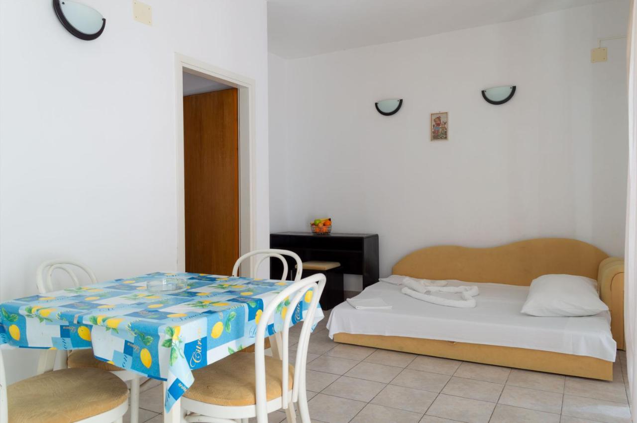 דרבניק Apartments Ivica - Beachfront מראה חיצוני תמונה