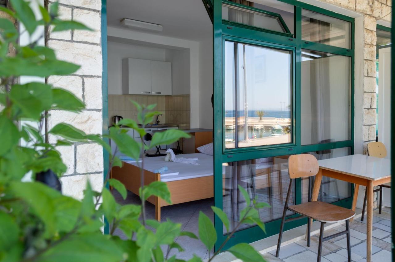 דרבניק Apartments Ivica - Beachfront מראה חיצוני תמונה
