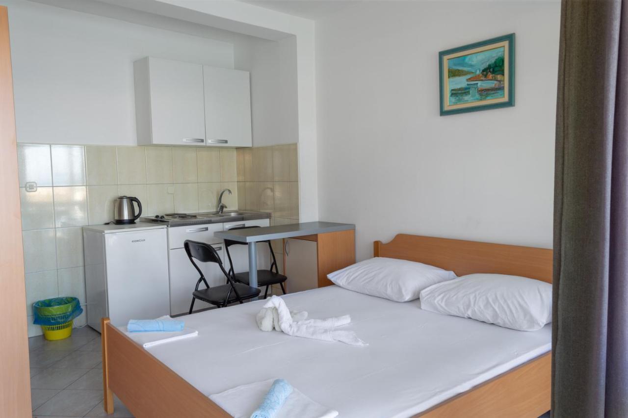 דרבניק Apartments Ivica - Beachfront מראה חיצוני תמונה